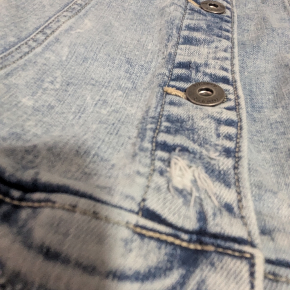 Torrid Deconstructed Trucker Denim Jacket Light Wash Distressed Size 2  18/20(5) - Picture 15 of 16